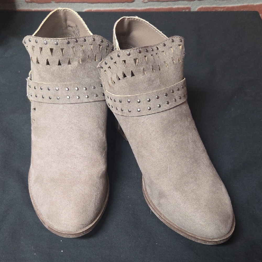 Report Women's Taupe Ankle Booties Sz 6.5